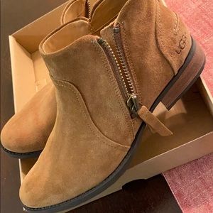 Great condition Ugg Aureo Boot
